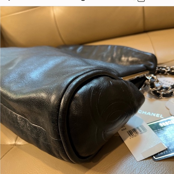 Chanel Lambskin soft hobo bag - Picture 9 of 16